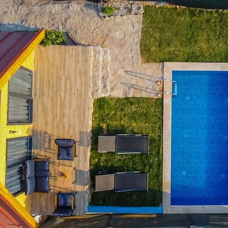 Yildizlararasi Villa *